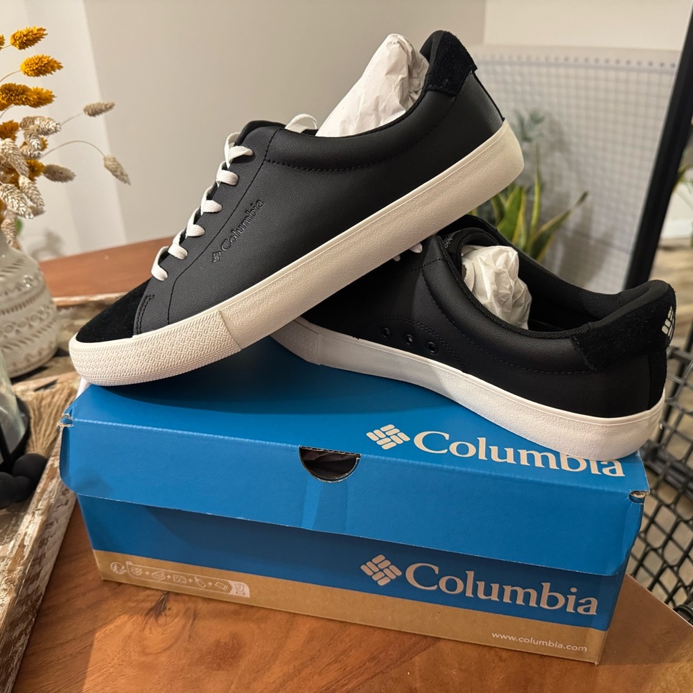 Columbia Men's Black and White Sneakers